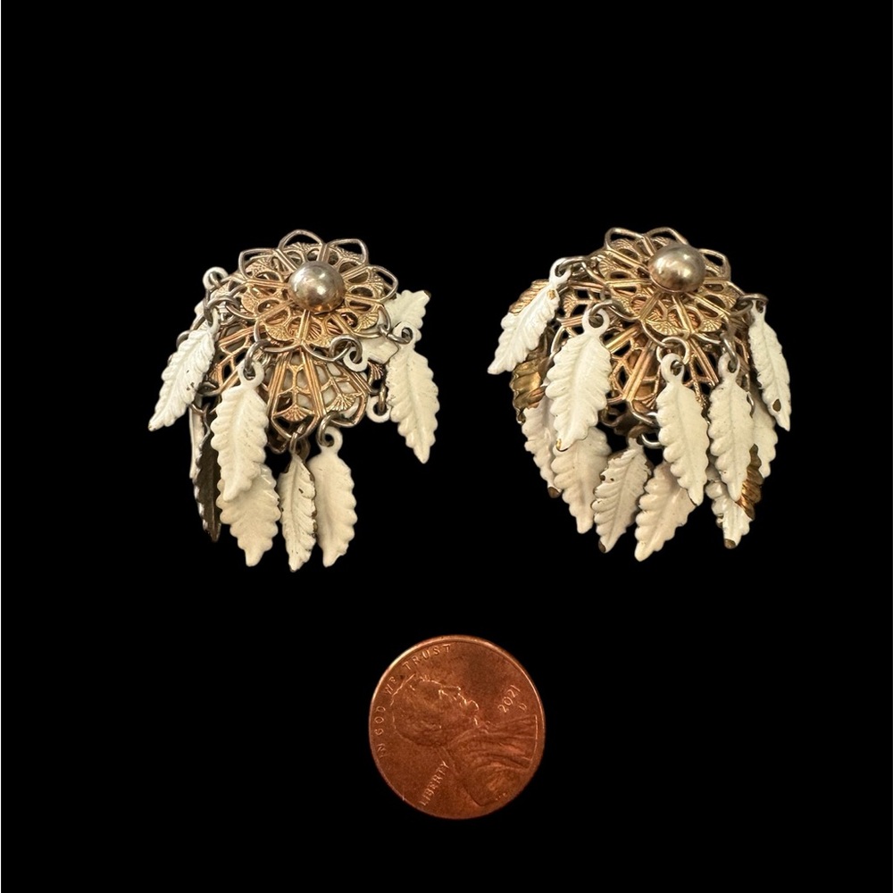 Vintage Floral Leaf clip on Earrings